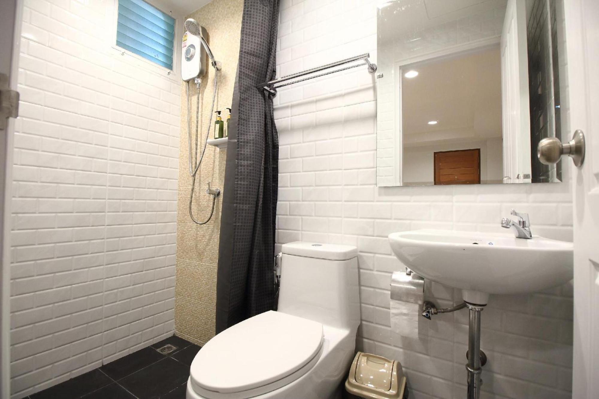 Super Oyo 483 Pannee Hotel Khaosan Bangkok Eksteriør billede